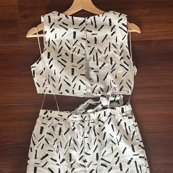 Black and white cut out tie mini dress - Picture 3 of 3